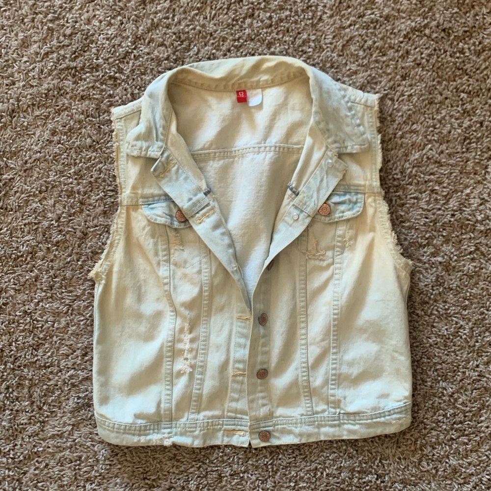 Rank sleeve pacsun denim vest in light blue